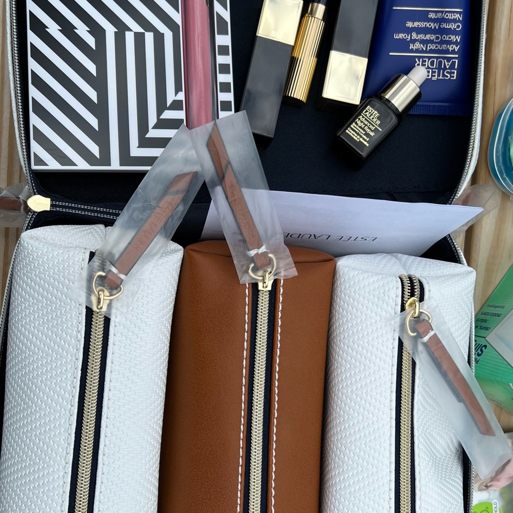 Estée Lauder cosmetic bag and makeup